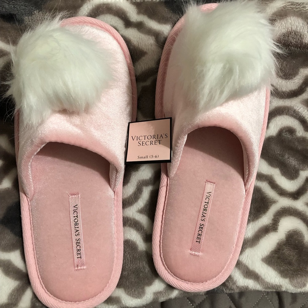 Brand New Victoria’s Secret Pom Pom Slippers